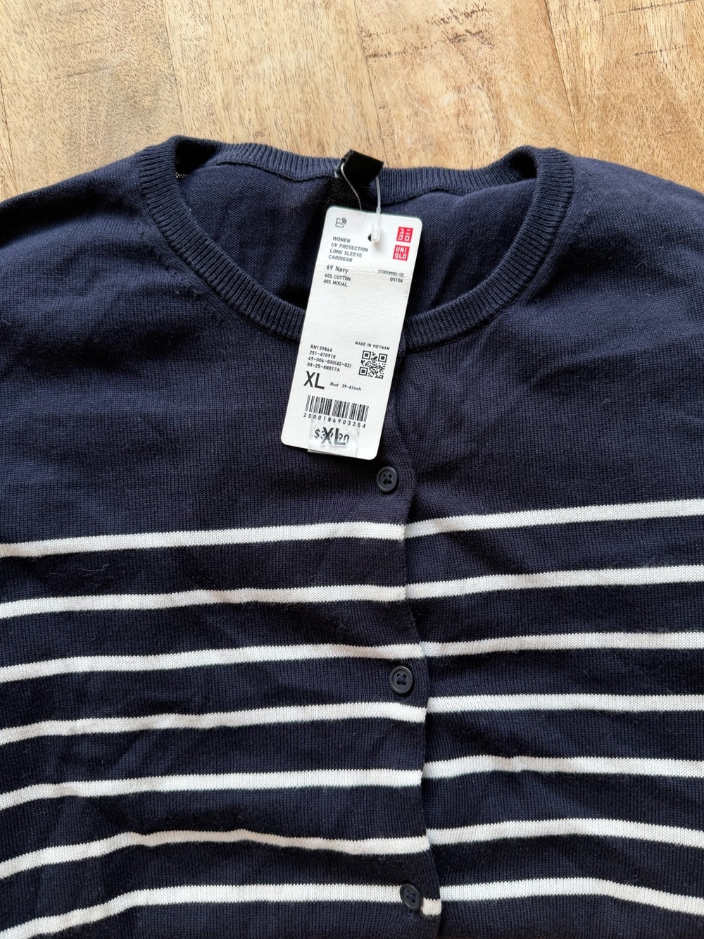 Uniqlo Navy and White Striped Button Cardigan - Picture 3 of 3